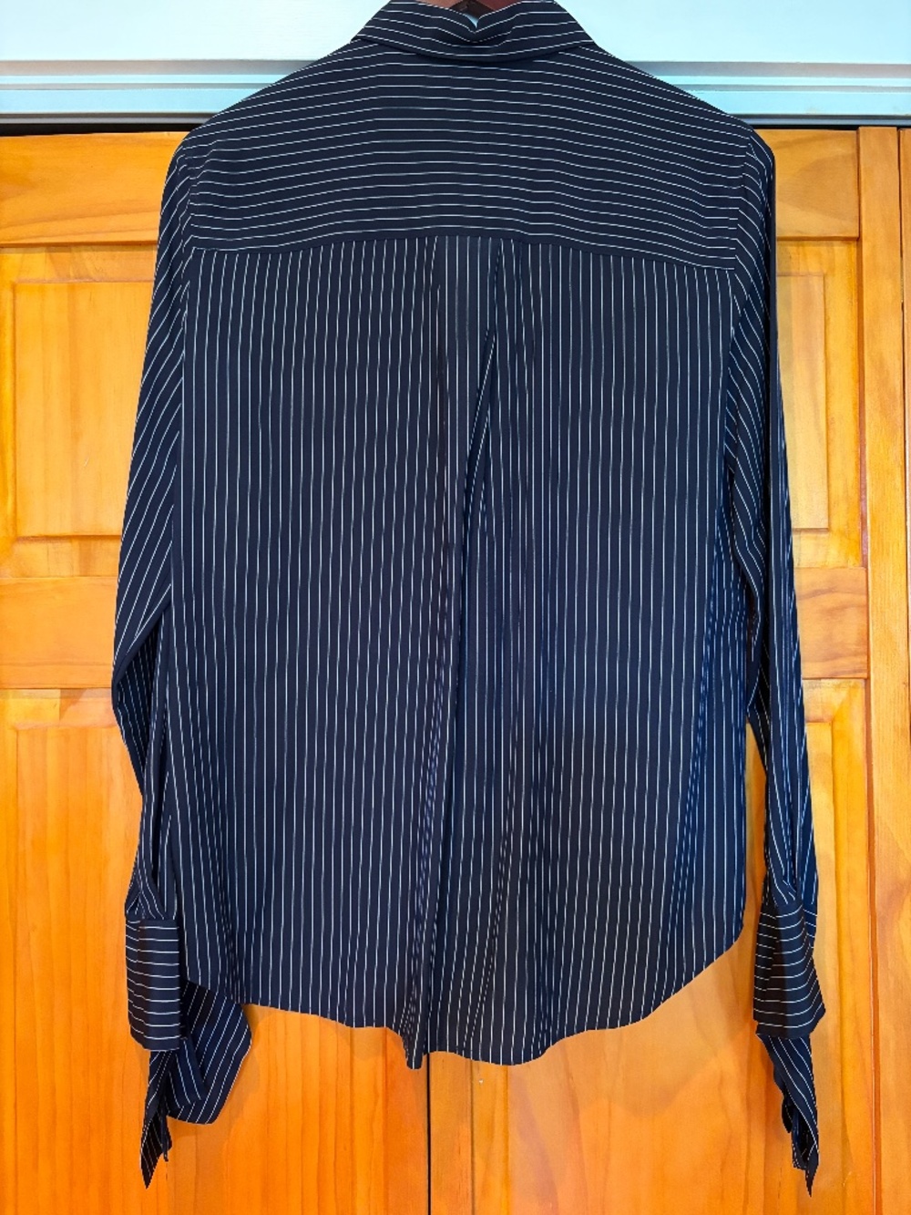 Theory 100% Silk Pinstripe Tie Cuff ShirtNavy Blue Shirt Size Med Long Sleeve - Picture 2 of 10